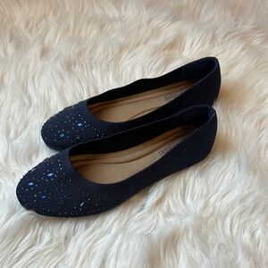 Stylish Black Slip-On Women's Shoes, size 6